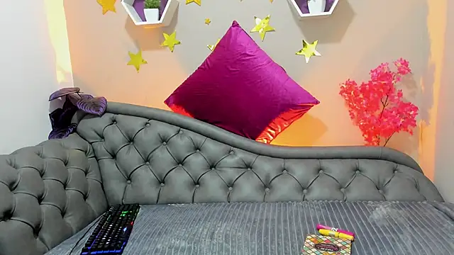 Snapshot of Laskhmi_ chatting on 11/18/25, 03:38 Laskhmi online show from 11/18/25, 03:38