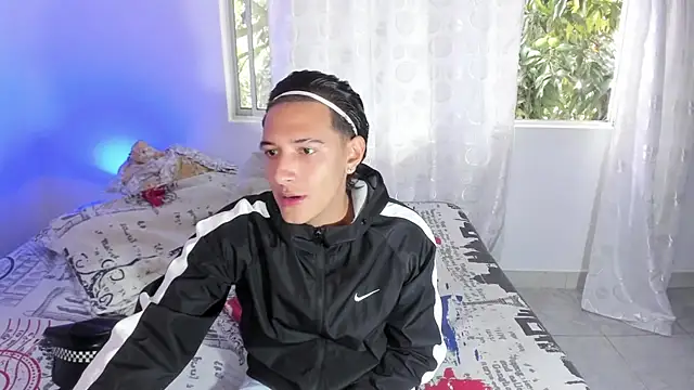 Snapshot of Hayden_Boy_ chatting on 10/18/25, 01:23 Hayden Boy online show from 10/18/25, 01:23