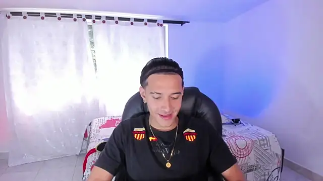 Snapshot of Hayden_Boy_ chatting on 10/21/25, 01:12 Hayden Boy online show from 10/21/25, 01:12