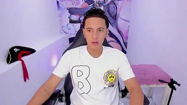 Snapshot of Hayden_Boy_ chatting on 10/30/25, 01:01 Hayden Boy online show from 10/30/25, 01:01