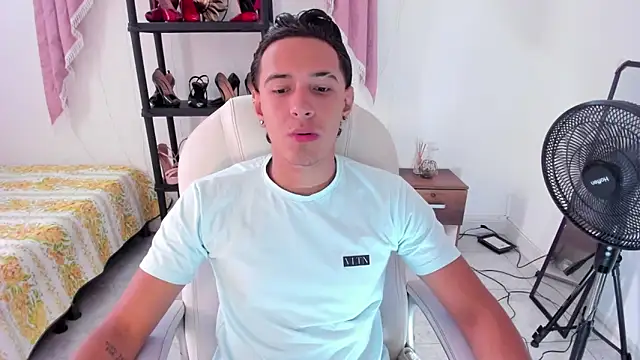 Snapshot of Hayden_Boy_ chatting on 11/01/25, 07:16 Hayden Boy online show from 11/01/25, 07:16