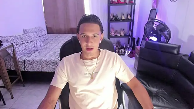 Snapshot of Hayden_Boy_ chatting on 11/08/25, 08:51 Hayden Boy online show from 11/08/25, 08:51