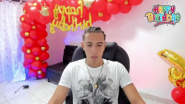 Snapshot of Hayden_Boy_ chatting on 11/13/25, 08:52 Hayden Boy online show from 11/13/25, 08:52