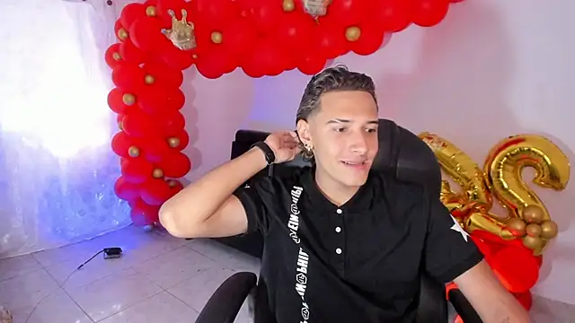 Snapshot of Hayden_Boy_ chatting on 11/22/25, 07:13 Hayden Boy online show from 11/22/25, 07:13