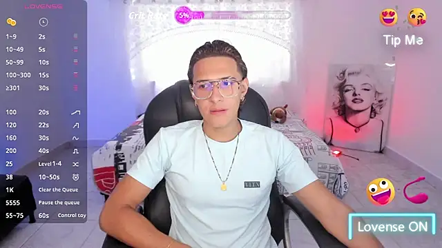 Snapshot of Hayden_Boy_ chatting on 11/29/25, 06:22 Hayden Boy online show from 11/29/25, 06:22