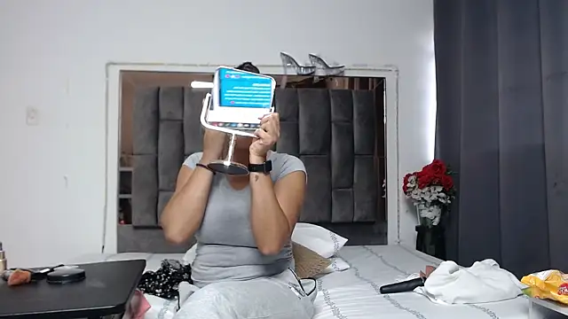 Salmma Milf online show from 04/01/26, 11:44