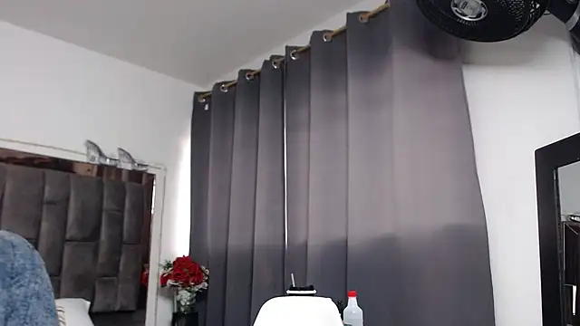 Snapshot of Salmma_Milf chatting on 06/25/26, 11:48 Salmma Milf online show from 06/25/26, 11:48