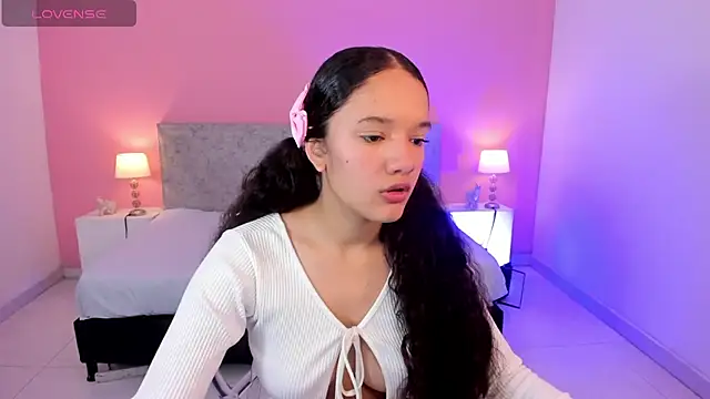 ZairaGlow online show from 10/20/25, 11:54