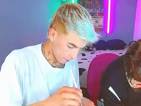 Snapshot of Latin_boysxxxx chatting on 10/27/25, 02:59 Latin boysxxxx online show from 10/27/25, 02:59