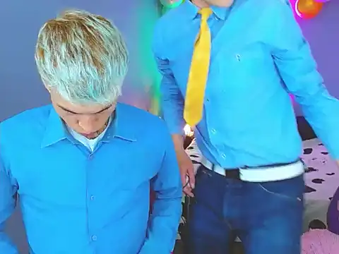 Snapshot of Latin_boysxxxx chatting on 10/30/25, 11:38 Latin boysxxxx online show from 10/30/25, 11:38