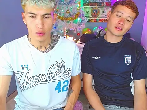 Snapshot of Latin_boysxxxx chatting on 10/31/25, 10:22 Latin boysxxxx online show from 10/31/25, 10:22