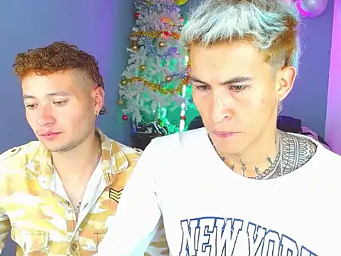 Snapshot of Latin_boysxxxx chatting on 11/06/25, 12:22 Latin boysxxxx online show from 11/06/25, 12:22