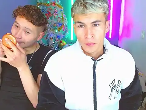 Snapshot of Latin_boysxxxx chatting on 11/08/25, 01:17 Latin boysxxxx online show from 11/08/25, 01:17