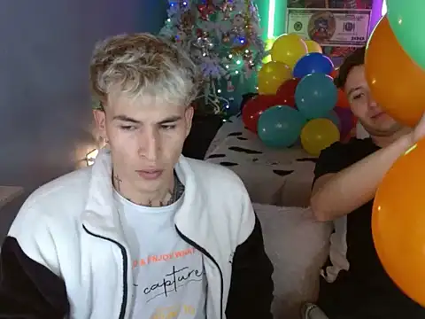 Snapshot of Latin_boysxxxx chatting on 11/13/25, 06:40 Latin boysxxxx online show from 11/13/25, 06:40