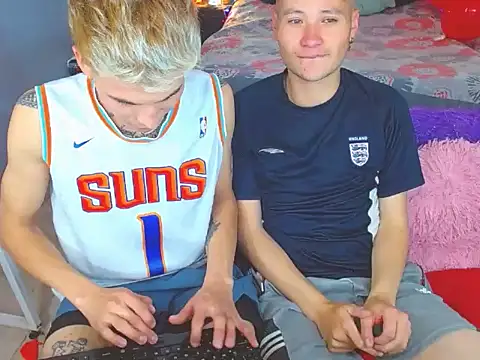 Snapshot of Latin_boysxxxx chatting on 11/15/25, 11:32 Latin boysxxxx online show from 11/15/25, 11:32