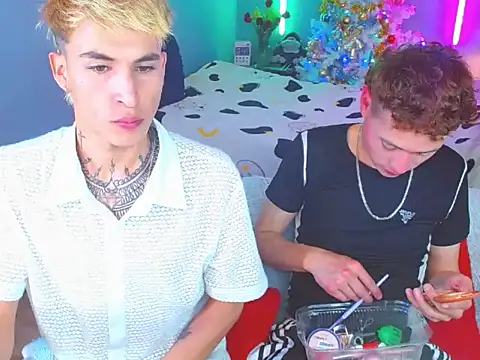 Snapshot of Latin_boysxxxx chatting on 11/27/25, 04:14 Latin boysxxxx online show from 11/27/25, 04:14