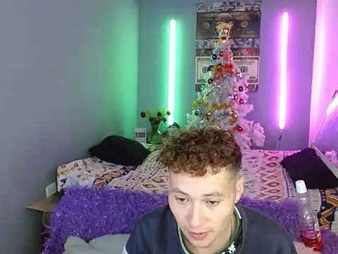 Snapshot of Latin_boysxxxx chatting on 11/30/25, 09:52 Latin boysxxxx online show from 11/30/25, 09:52