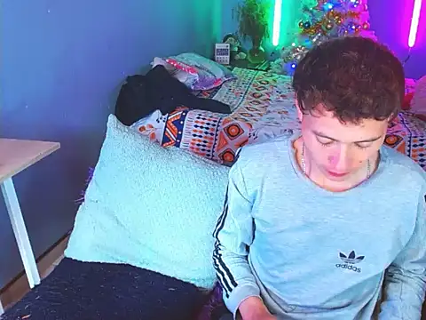 Snapshot of Latin_boysxxxx chatting on 12/15/25, 09:08 Latin boysxxxx online show from 12/15/25, 09:08