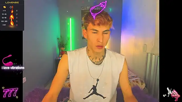 Snapshot of Latin_boysxxxx chatting on 03/16/26, 01:11 Latin boysxxxx online show from 03/16/26, 01:11