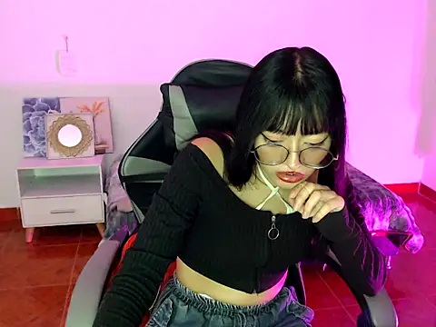 Snapshot of Isabella__666 chatting on 11/13/25, 04:00 Isabella 666 online show from 11/13/25, 04:00