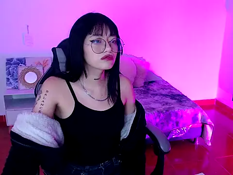 Snapshot of Isabella__666 chatting on 11/24/25, 04:12 Isabella 666 online show from 11/24/25, 04:12