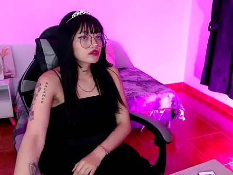 Snapshot of Isabella__666 chatting on 11/28/25, 04:15 Isabella 666 online show from 11/28/25, 04:15