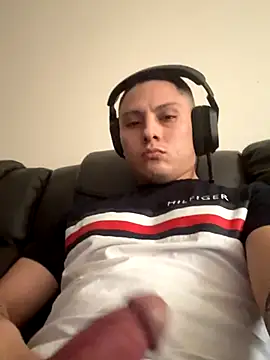 Snapshot of Feloh95 chatting on 10/14/25, 08:53 Feloh95 online show from 10/14/25, 08:53