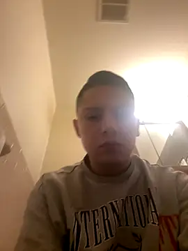 Snapshot of Feloh95 chatting on 11/12/25, 02:28 Feloh95 online show from 11/12/25, 02:28