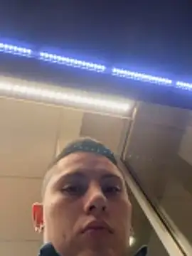 Snapshot of Feloh95 chatting on 11/24/25, 11:26 Feloh95 online show from 11/24/25, 11:26