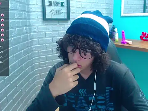 Snapshot of Mike_Miiller_ chatting on 11/07/25, 04:51 Mike Miiller online show from 11/07/25, 04:51