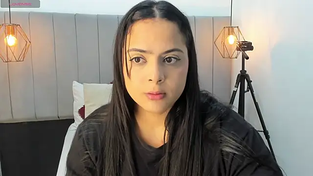 Pamela occoner  online show from 11/19/25, 04:18