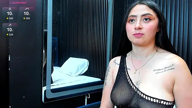 JuliethCruz  online show from 11/05/25, 05:02