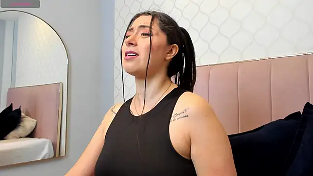 JuliethCruz  online show from 03/15/26, 06:47