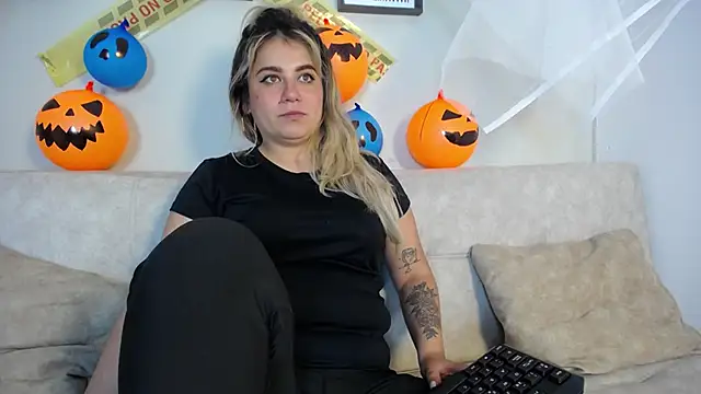 Sweet Bella Valery online show from 10/30/25, 10:10