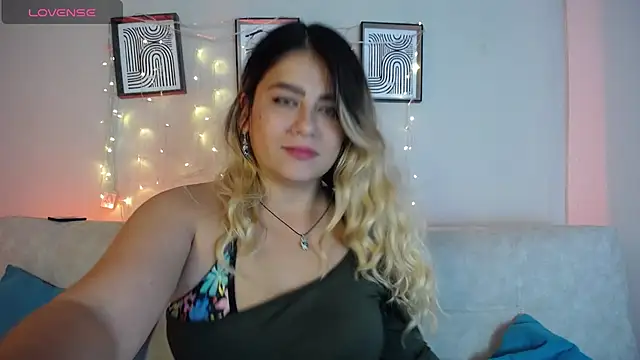 Sweet Bella Valery online show from 04/24/26, 10:23