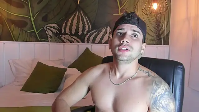 Mike montoya01 online show from 11/14/25, 04:33