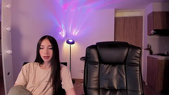 Mikeyvioleta  online show from 04/15/26, 11:16