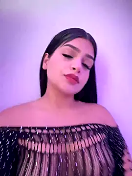 Snapshot of Lucianacuoper chatting on 10/29/25, 06:42 Lucianacuoper online show from 10/29/25, 06:42