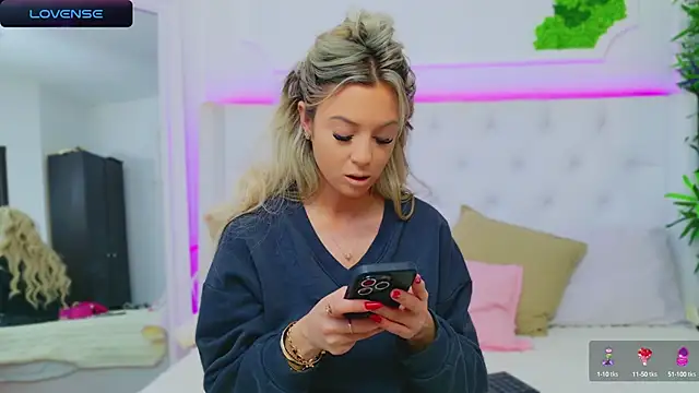 Snapshot of AriannaSins chatting on 01/04/25, 01:10 AriannaSins online show from 01/04/25, 01:10