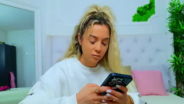 Snapshot of AriannaSins chatting on 01/21/25, 01:00 AriannaSins online show from 01/21/25, 01:00