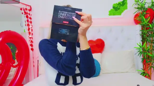 Snapshot of AriannaSins chatting on 02/14/25, 01:40 AriannaSins online show from 02/14/25, 01:40