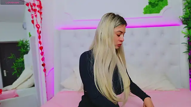 Snapshot of AriannaSins chatting on 02/28/25, 01:14 AriannaSins online show from 02/28/25, 01:14