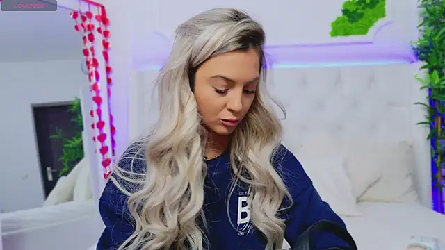 Snapshot of AriannaSins chatting on 03/04/25, 01:17 AriannaSins online show from 03/04/25, 01:17