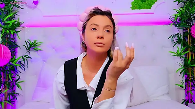 Snapshot of AriannaSins chatting on 09/18/25, 12:07 AriannaSins online show from 09/18/25, 12:07