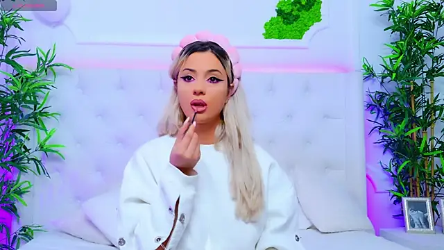 Snapshot of AriannaSins chatting on 10/01/25, 12:33 AriannaSins online show from 10/01/25, 12:33