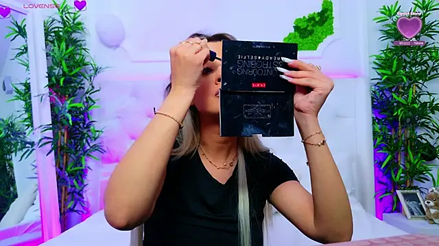 Snapshot of AriannaSins chatting on 10/30/25, 01:45 AriannaSins online show from 10/30/25, 01:45