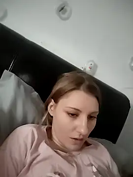 Snapshot of SandyCassie chatting on 12/17/25, 10:32 SandyCassie online show from 12/17/25, 10:32