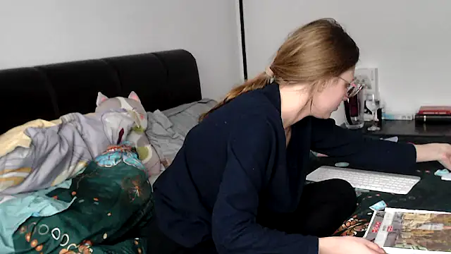 SandyCassie online show from 02/10/26, 01:48