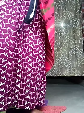 Snapshot of Rajni_chauhan chatting on 11/19/25, 05:24 Rajni chauhan online show from 11/19/25, 05:24