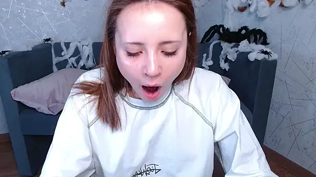 evaa here  online show from 10/27/25, 07:01